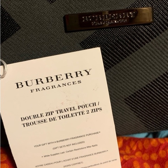 Burberry Accessory Bag NWT Black/Gray Plaid 9×5.5×3 w/handle 2 LG pockets - Picture 2 of 5